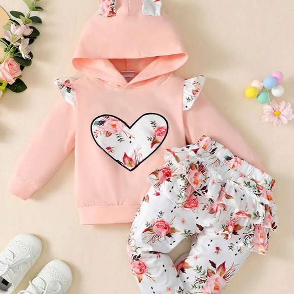Other - Floral Heart Hooded Long Sleeve w/ Ruffle Bottom Pants